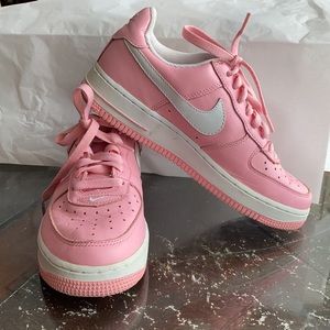 Airforce Nike pink. Rear Airforce shoes